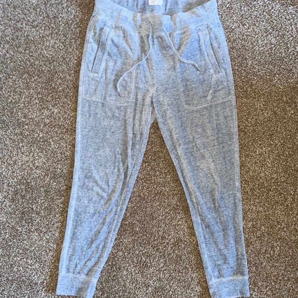 ❌SOLD❌ Lou & Grey Matching Gray Sweatsuit - Picture 2 of 8